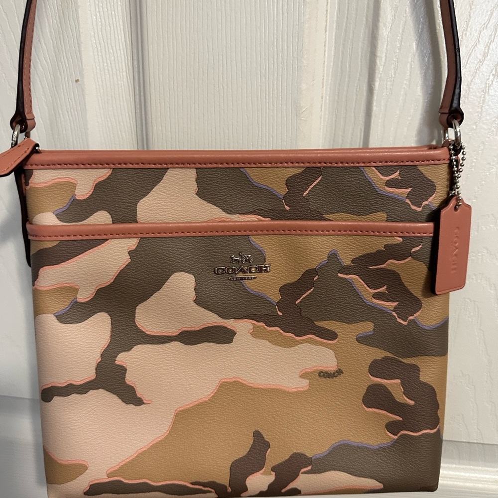 Camouflage Crossbody Bag - Picture 2 of 4
